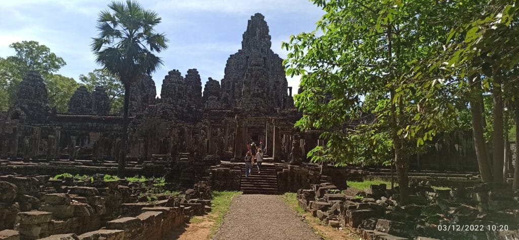 Vamos a empezar la visita a Angkor Wat Vamos a empezar la visita a Angkor Wat
